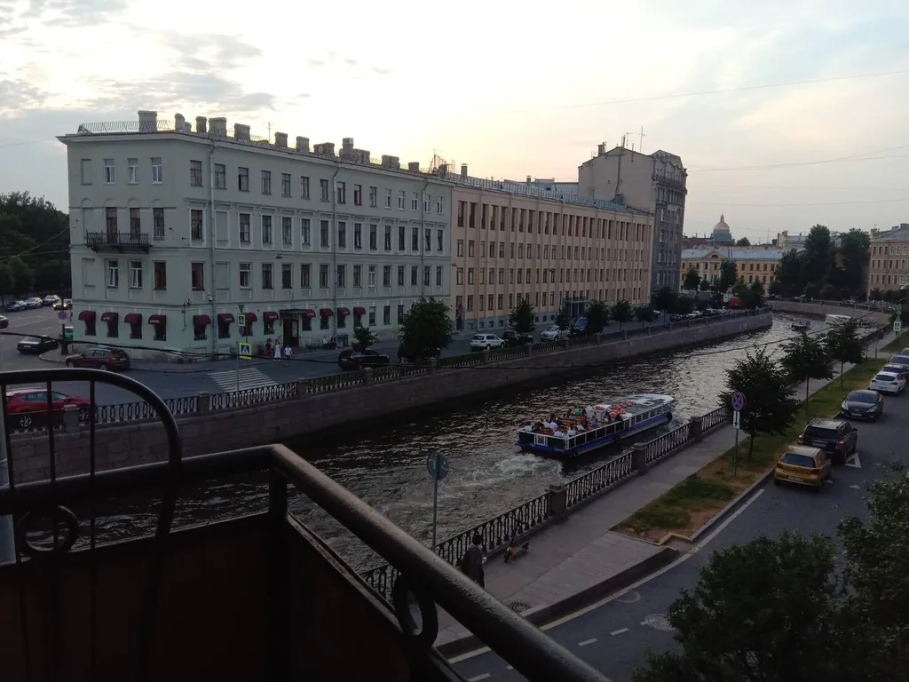 Квартира Уютная квартира с видом на воду и купол Исаакия — Санкт-Петербург