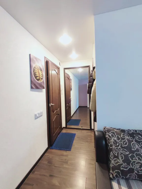 Центр с видом на озеро и парковкой во дворе