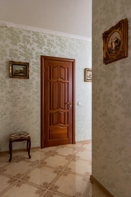 Aristocrat flat