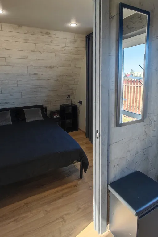 Панорамный домик с теплым бассейном в пяти минутах ходьбы от города