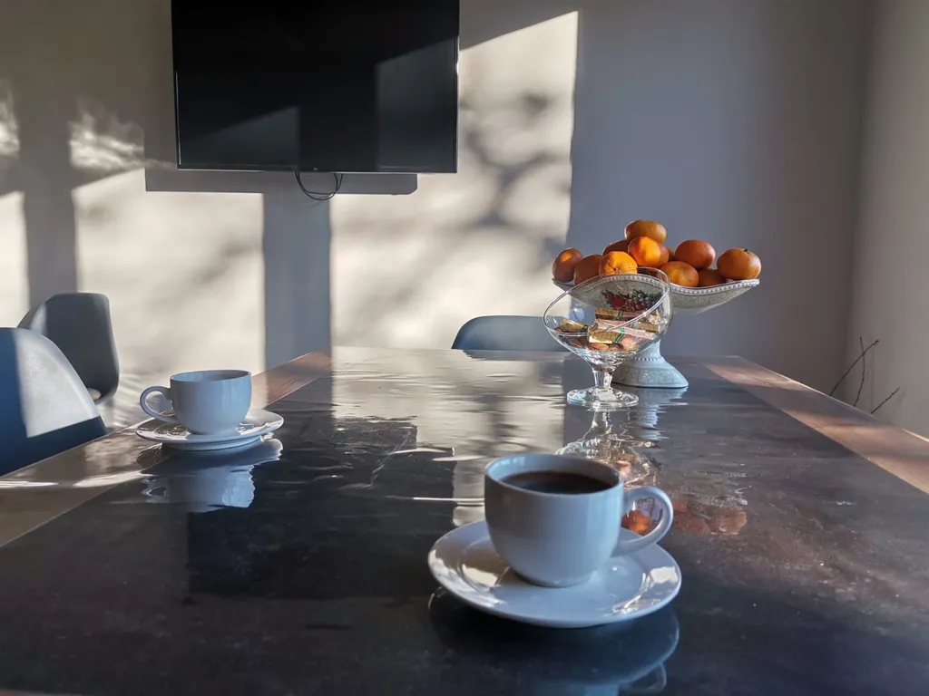 Дом под ключ с зелёной лужайкой и плодовыми насаждениями