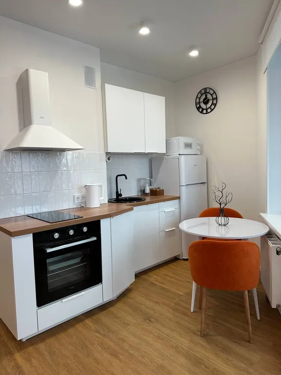 Светлая студия с панорамой центра