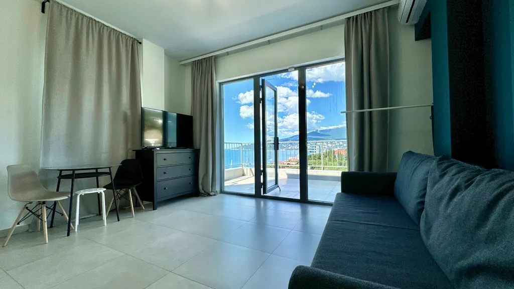 Часть дома с бассейном недалеко от моря Отрадное Ялта