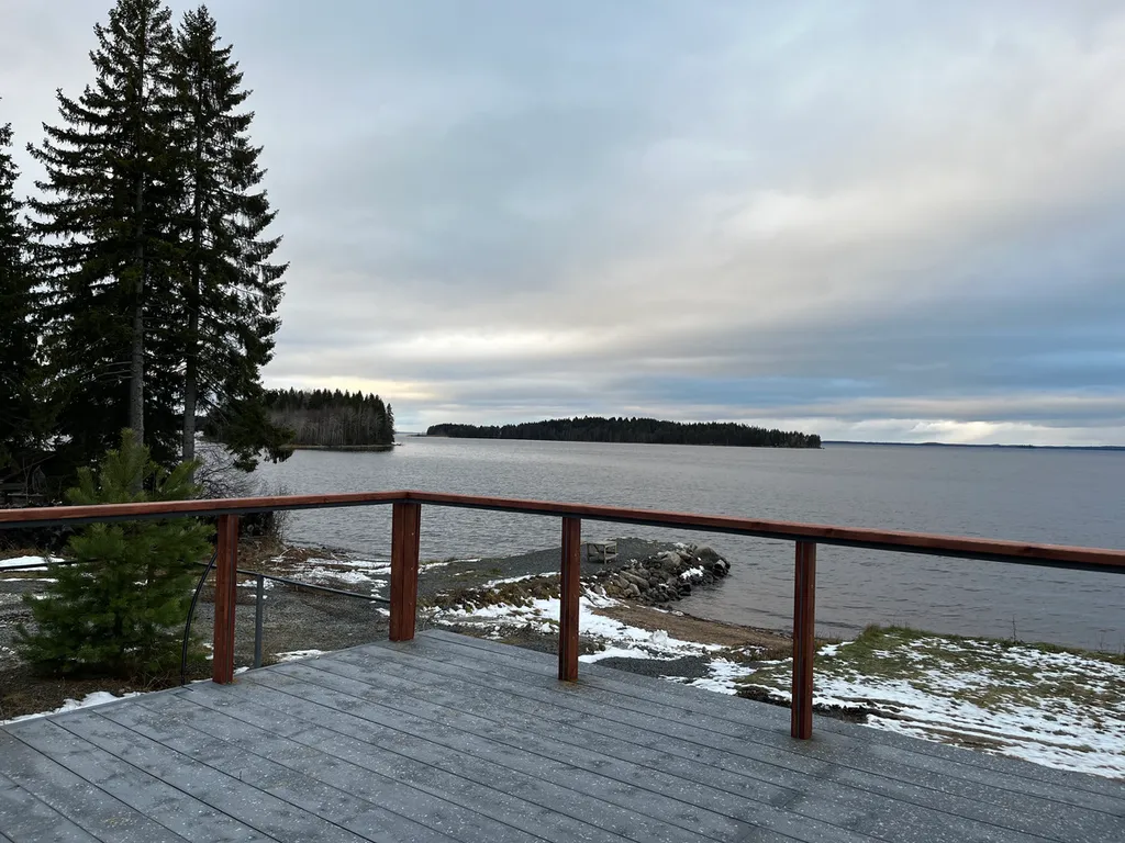 Paradise: Дом с тремя спальнями и сауной на озере