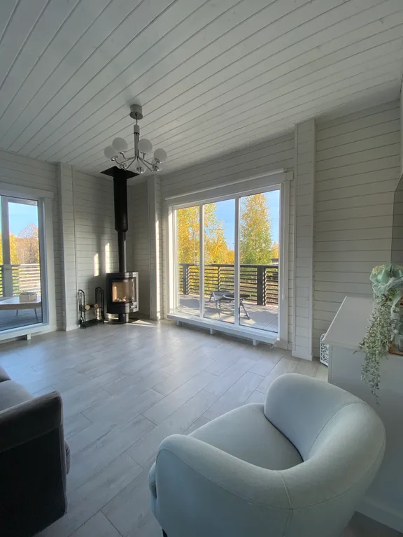 Загородный дом у леса с собственным прудом