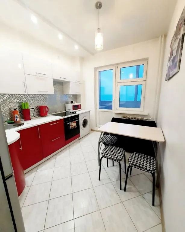 Уютная светлая квартира рядом в центре города с большой кроватью