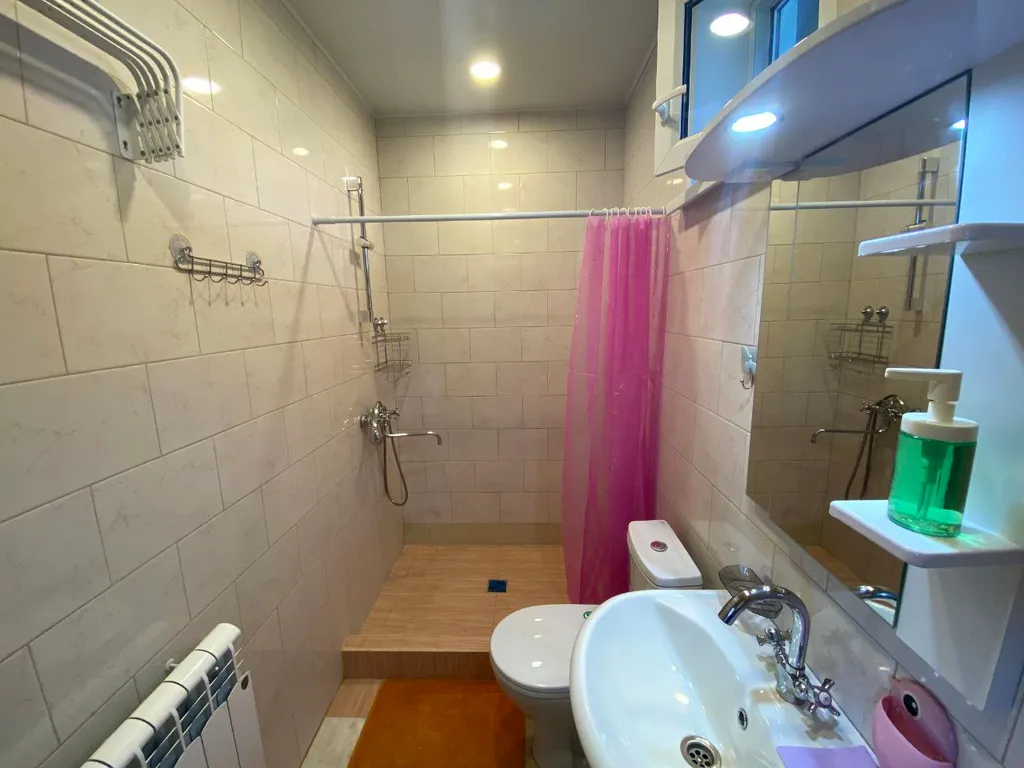 Дом со всеми удобствами, на большом участке