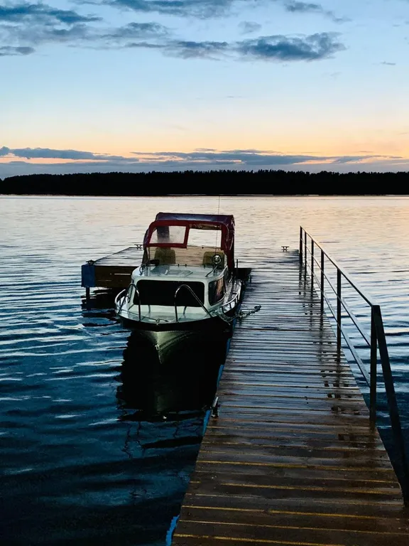 Уютные дома из дерева на берегу Волги
