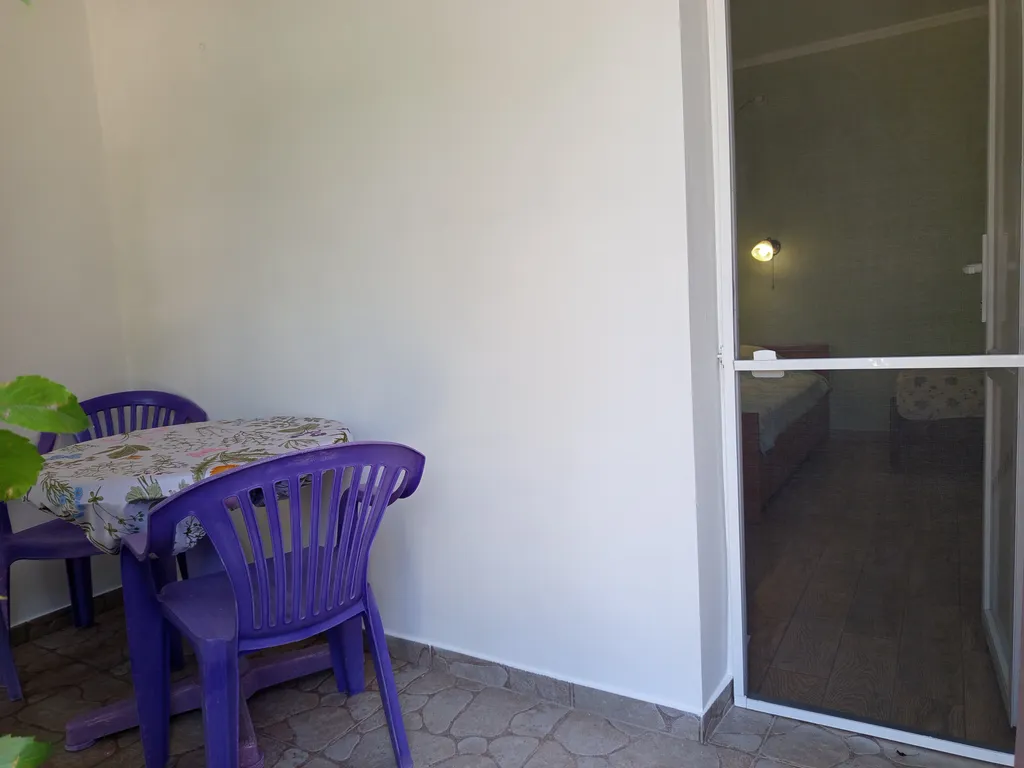 Трёхместный номер с отдельным входом и своей мини террасой