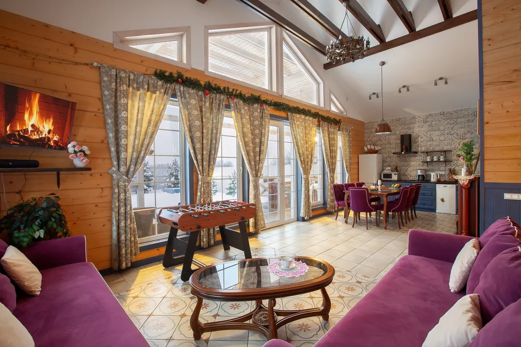 Дом с бассейном и сауной у леса