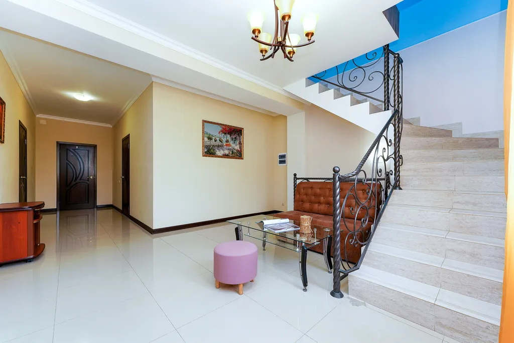 Дом с бассейном