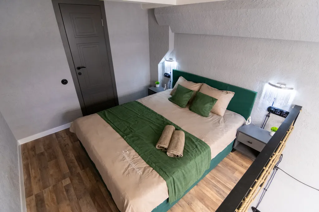 Двухуровневая студия с стильным современным ремонтом