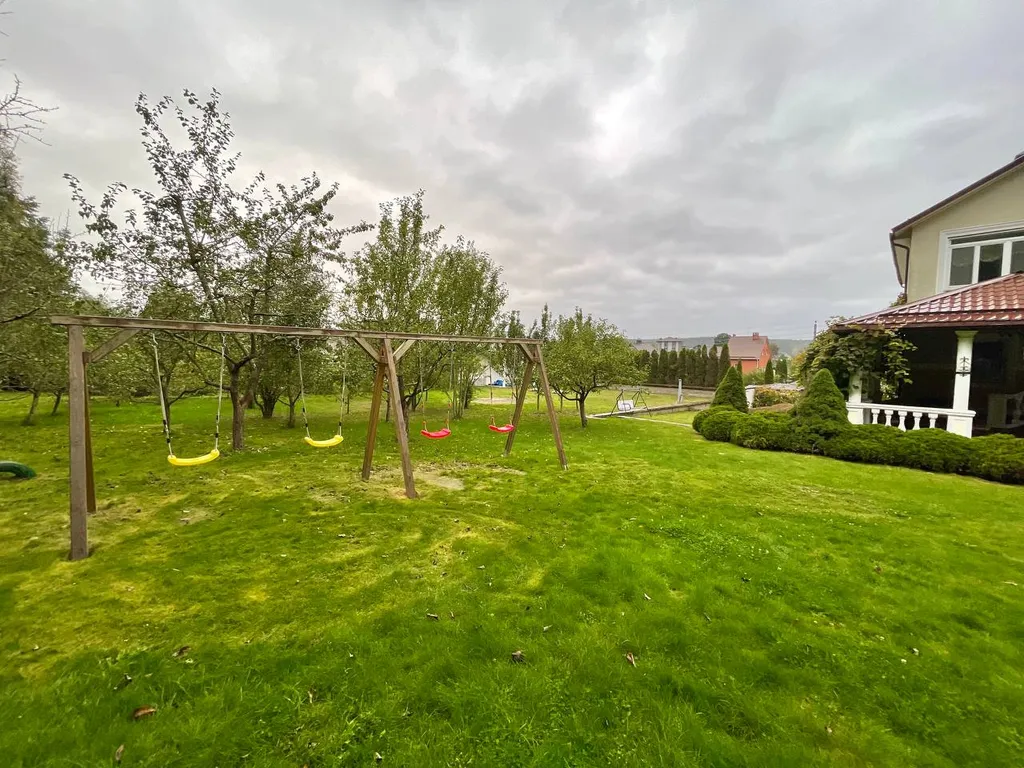 Котедж в классическом стиле с бассейном, сауной, бильярдом