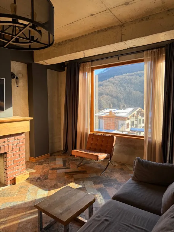 Квартира с 2 каминами в центре