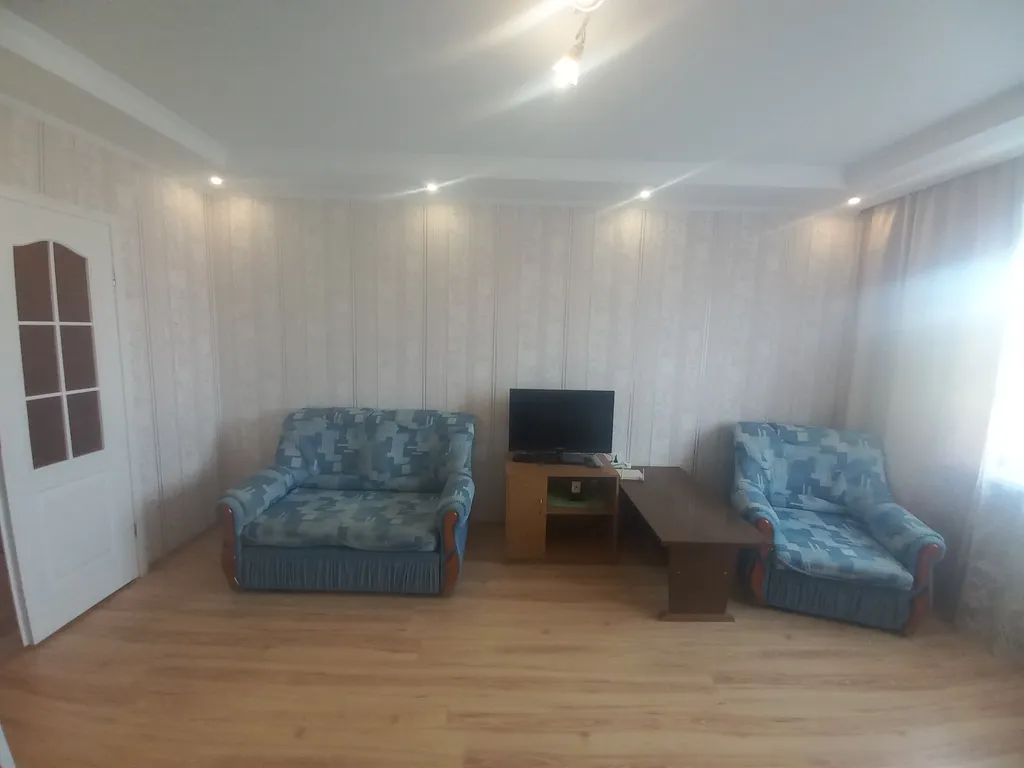 Светлая 2х ком квартира возле ТЦ Тринити