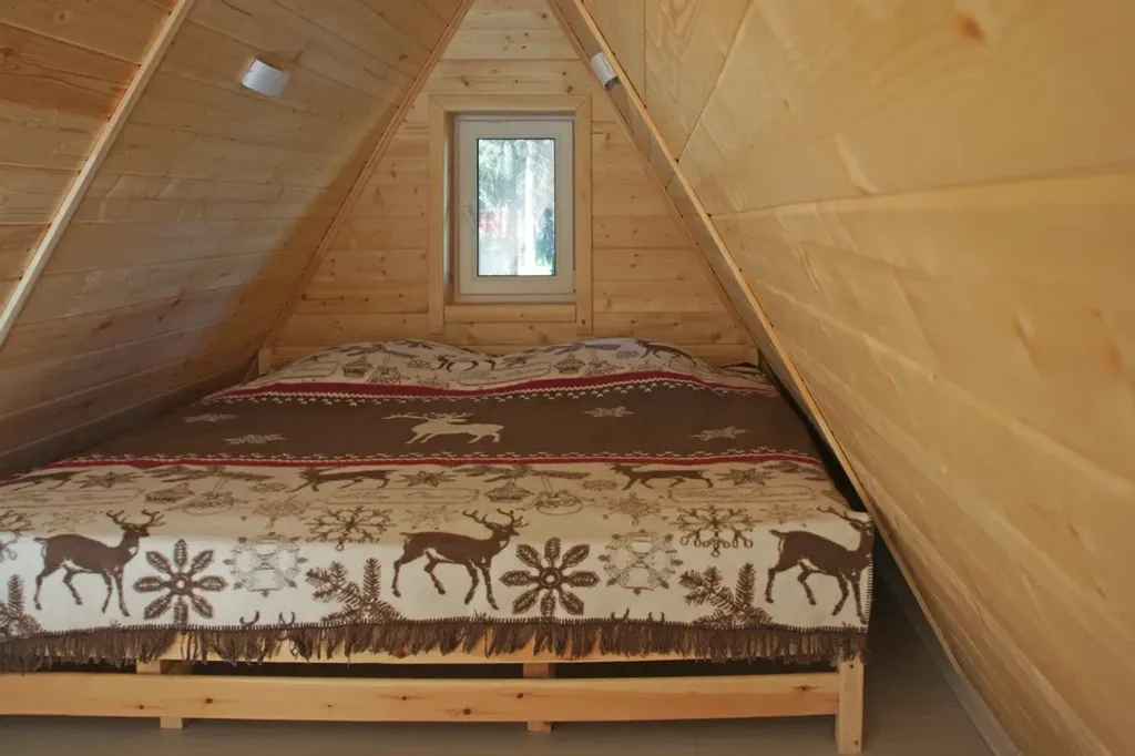 Домик с баней в лесу