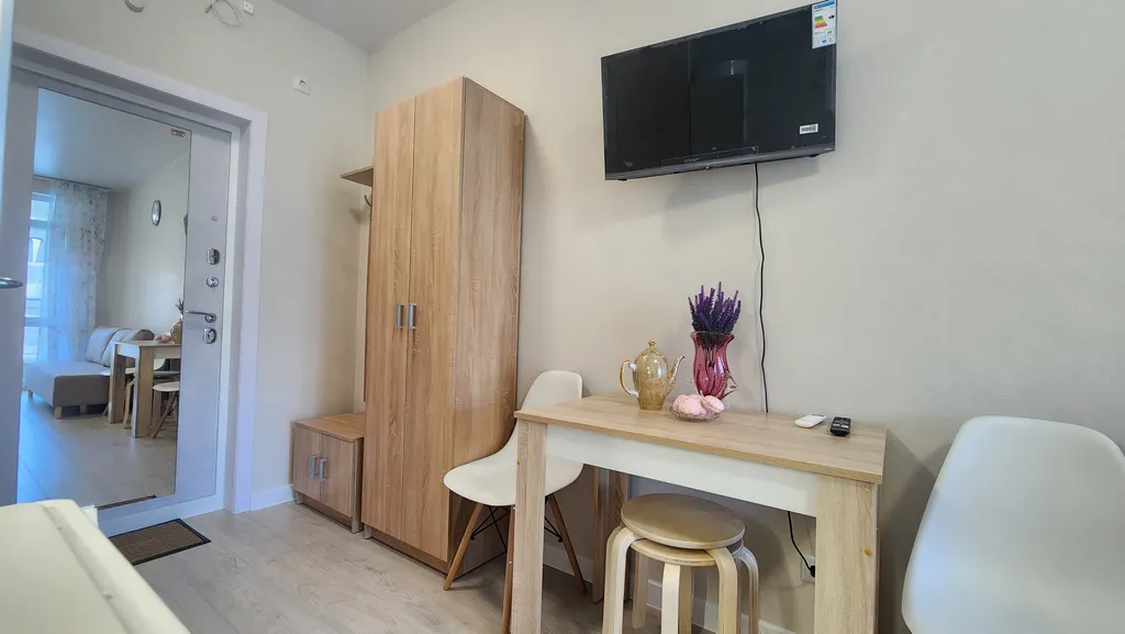 Уютная студия с видом на бассеин