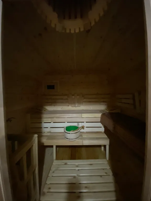 Дом Шилтон Виладж с бассейном, баней и джакузи