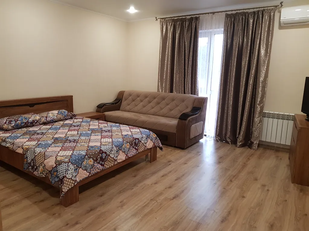 Большой Дом с отдельным двором и парковкой