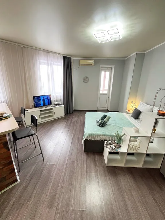 Новая уютная студия с видом на Волгу в центре