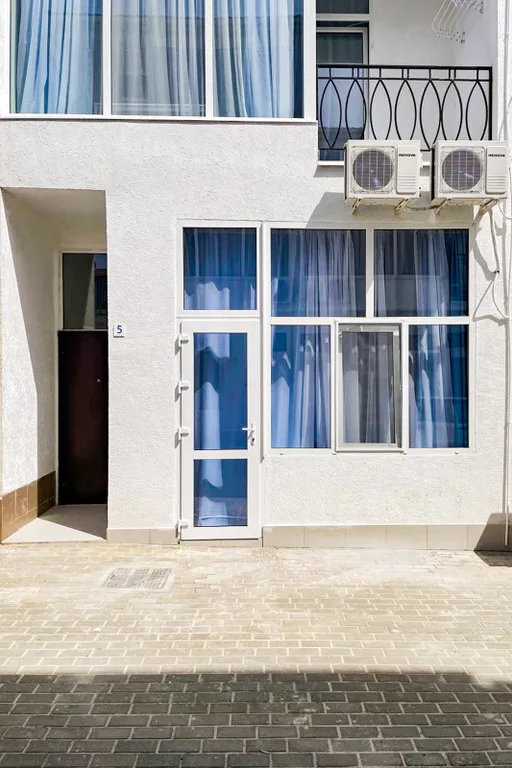 Номер студия на первом этаже