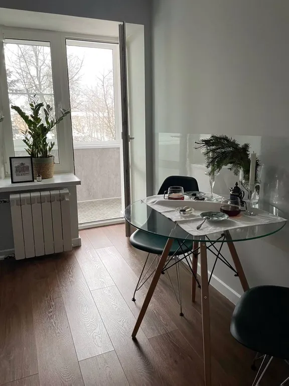 Стильная квартира с синей кухней