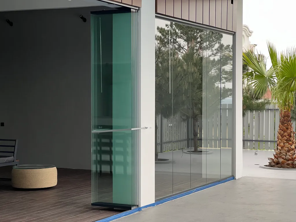 Gide villa посреди леса с видом на море