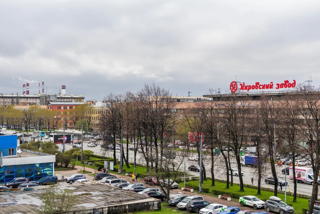 Комфортная, яркая студия в 2-х шагах от метро, центр города 15 мин