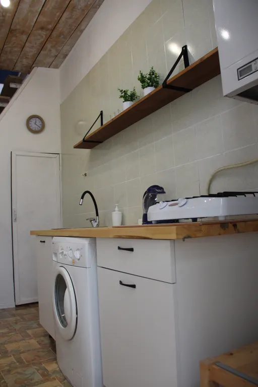 Уютный домик Много дерева