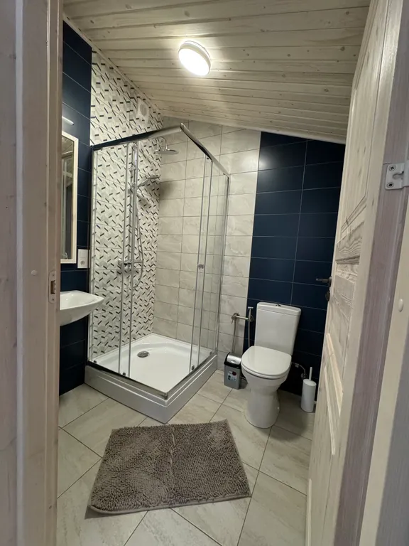 Большой дом у озера