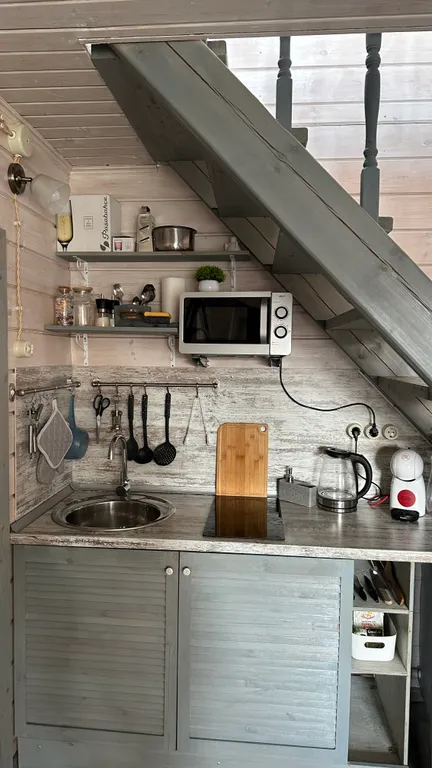 Благоустроенный дом на индивидуальной территории с видом на Байкал