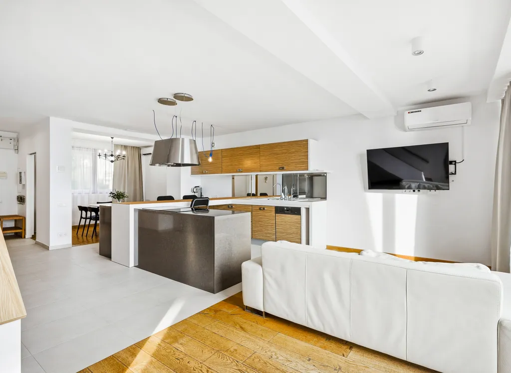 Современная квартира с видом на море  № 191