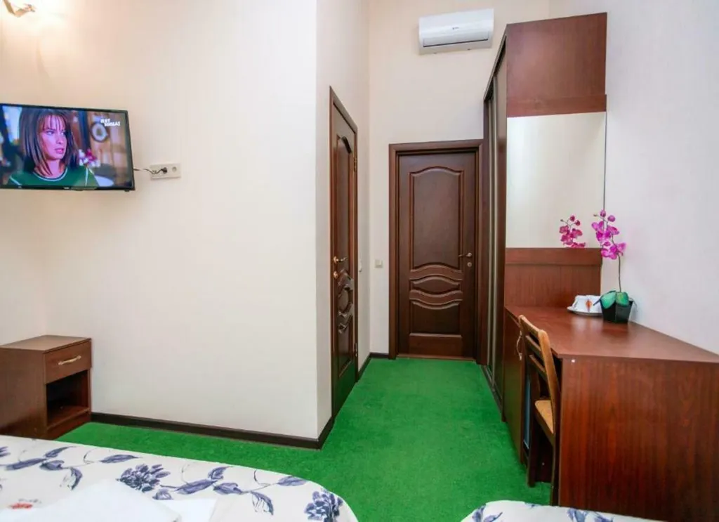 Номер на первой линии у моря для трех гостей