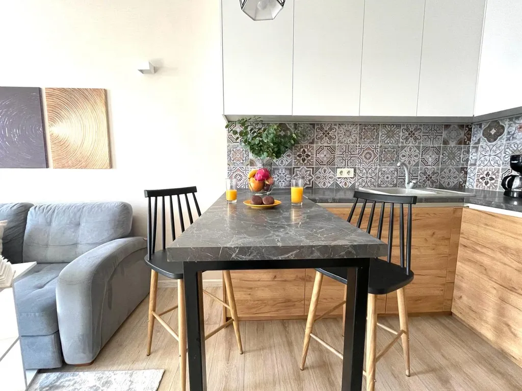 Студия День и Ночь с видом на горы