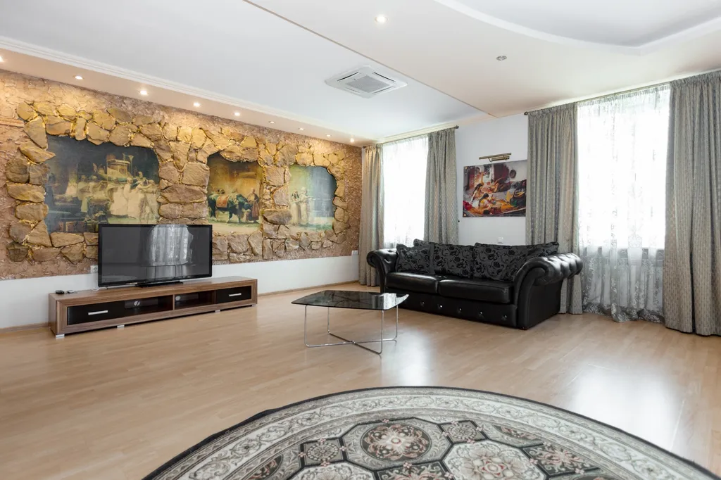 Четырёхкомнатные апартаменты на главном проспекте города