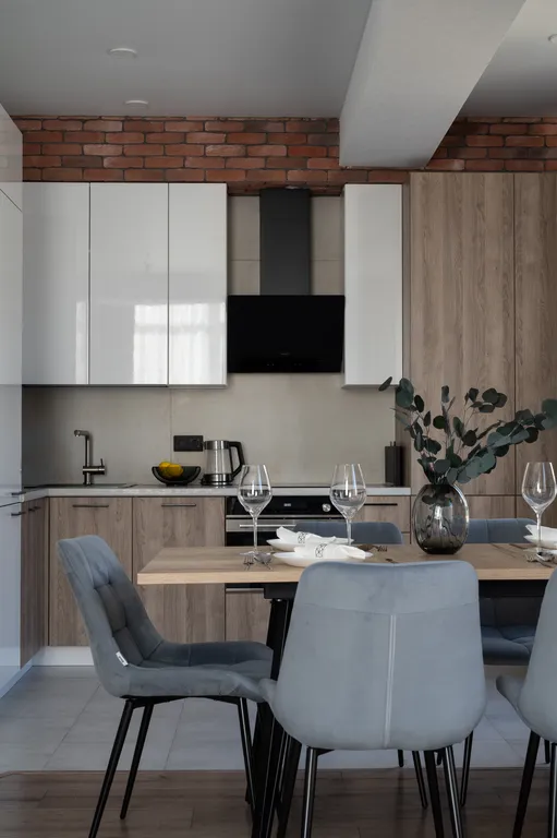 Просторная стильная квартира с видом на горы