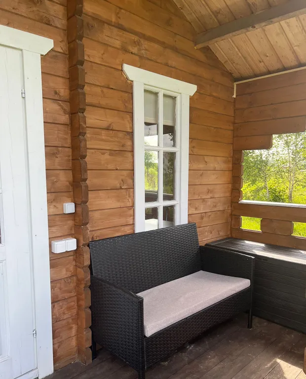 Коттедж Уютный домик на большом участке у озера — Никулино