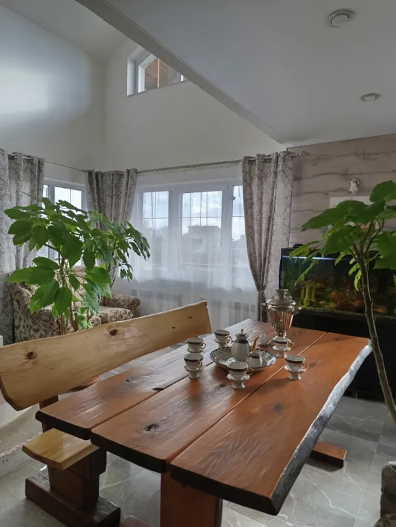 Уютный домик в деревне с беседкой и мангалом на улице