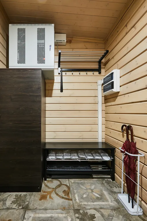 Просторный коттедж с 4 спальнями, камином и террасой