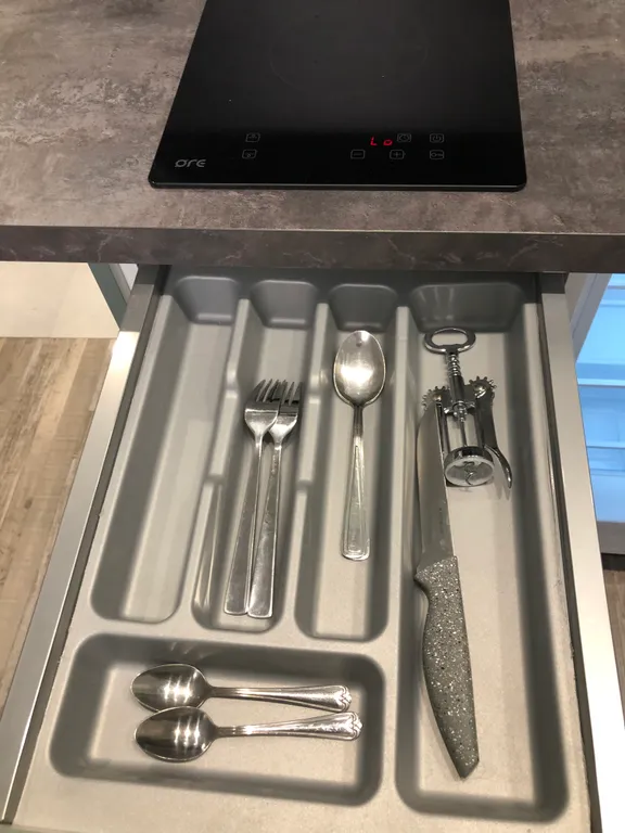 Студия современным новым ремонтом