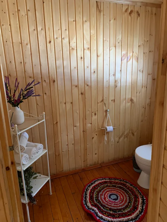 Домик с банькой у леса