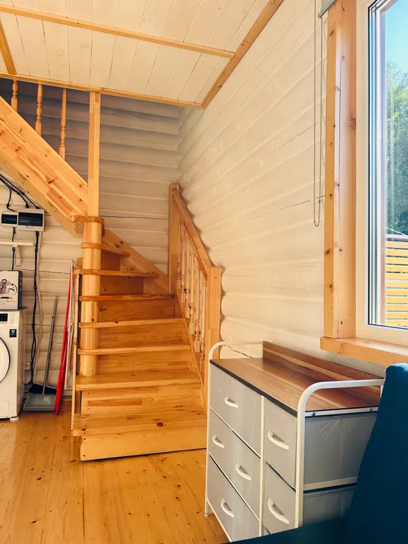 Усадьба Сова на берегу реки в горах Алтая