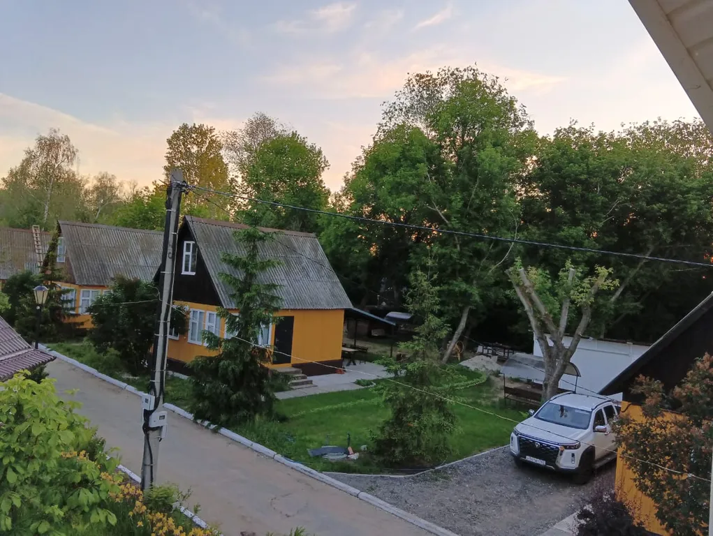 Уютный домик на реке