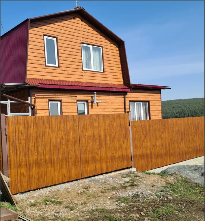 Дом с видом на горы и лес