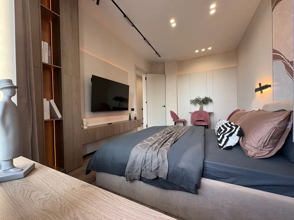 Абсолютно новая квартира в центре на набережной