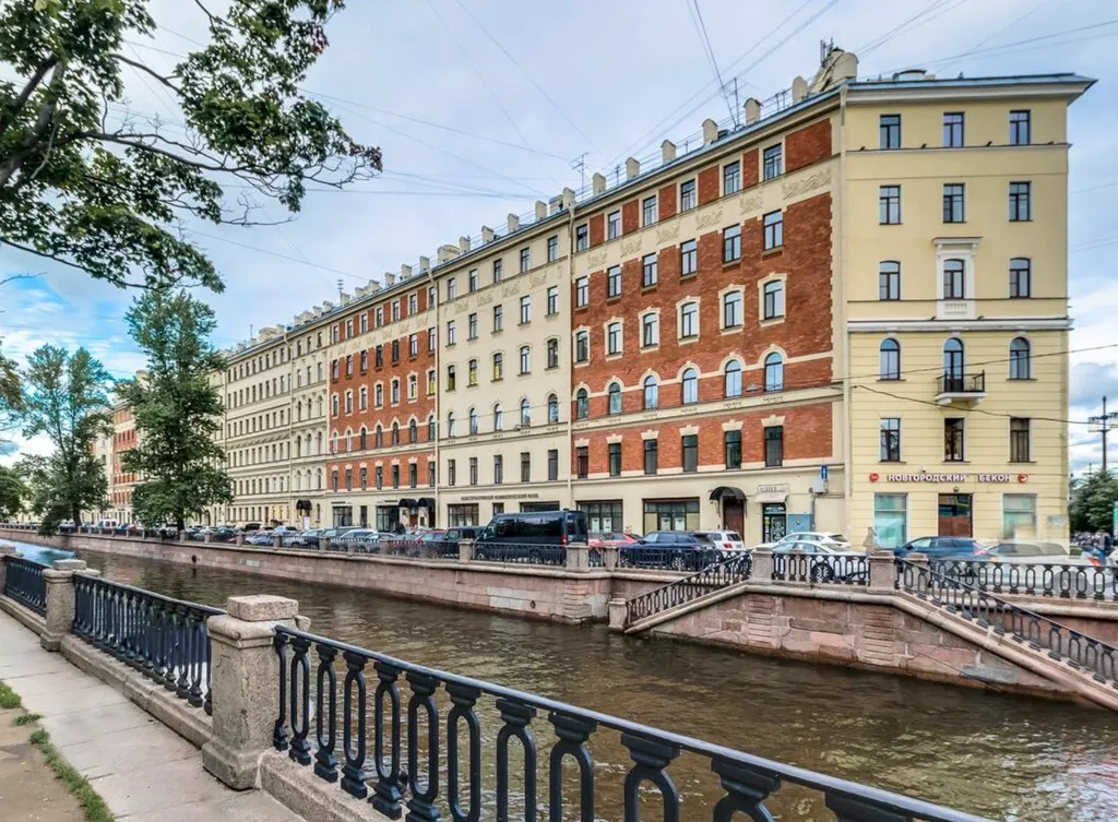 Квартира Квартира Яркая студия — Санкт-Петербург