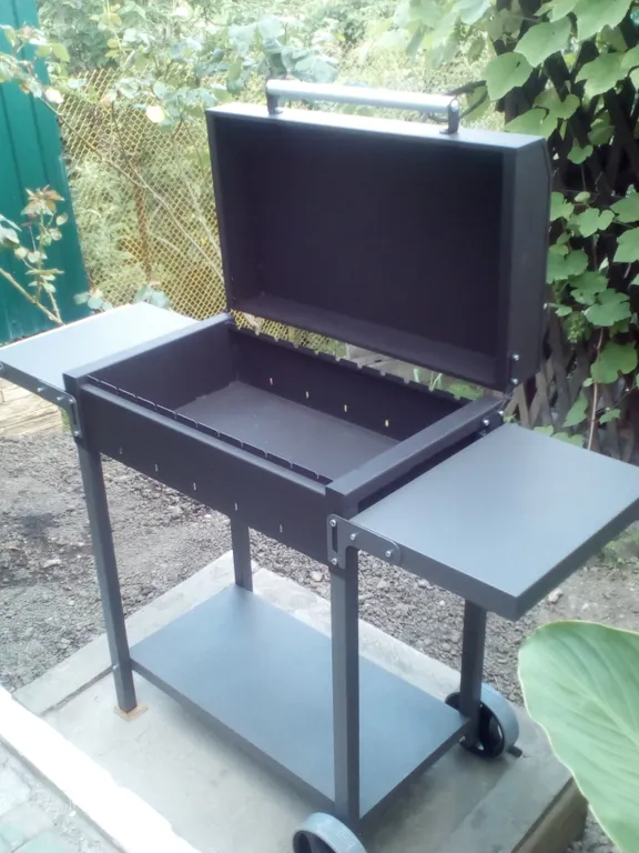 Домик с беседкой у моря