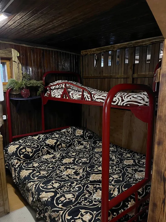 Уютный деревенский домик с русской баней возле берега озера