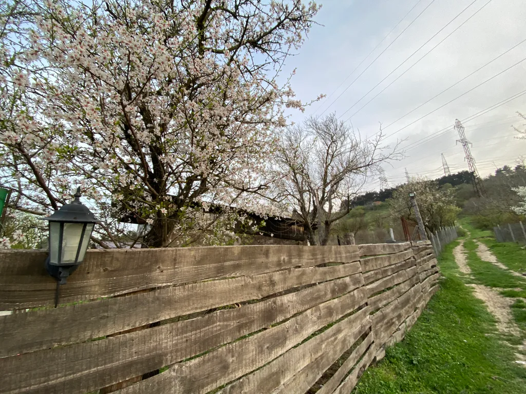 Уютный домик видом на город Дербент 5000 лет и на крепость Нарын-кала