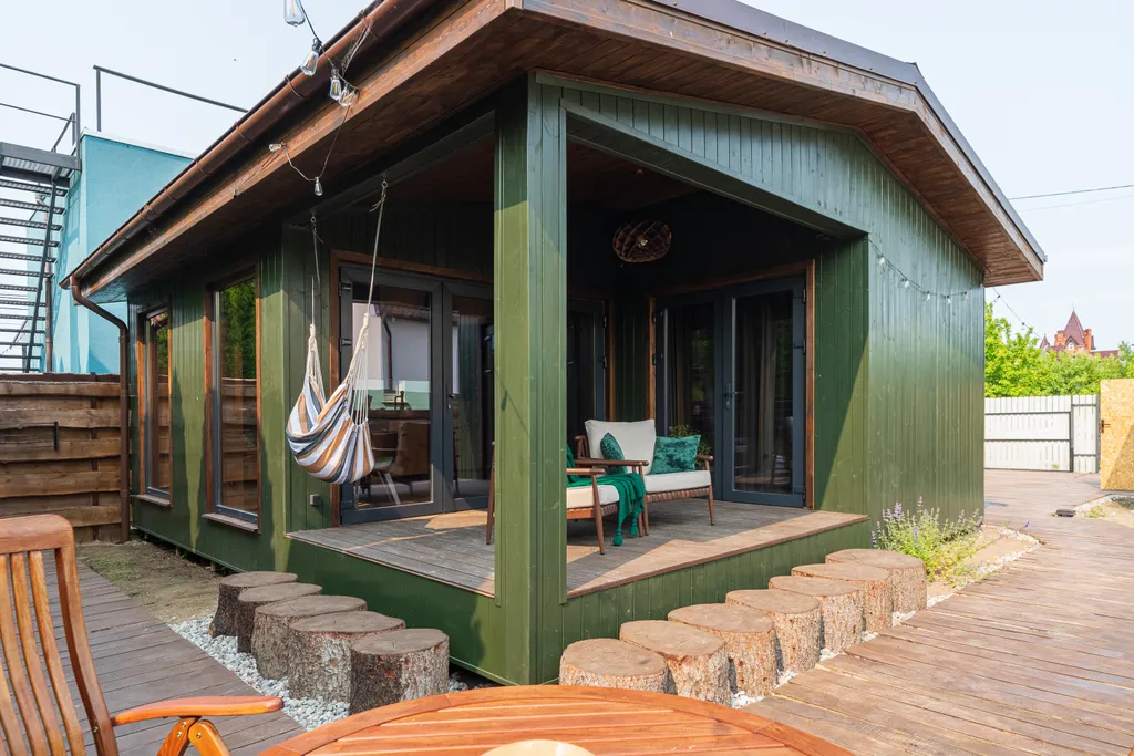 Сказочный уютный домик у моря